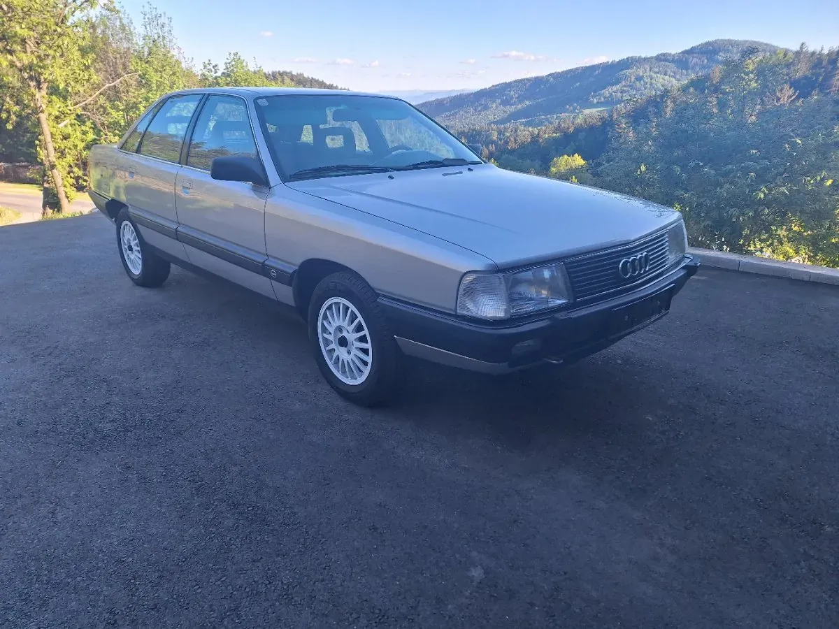 Audi 100
