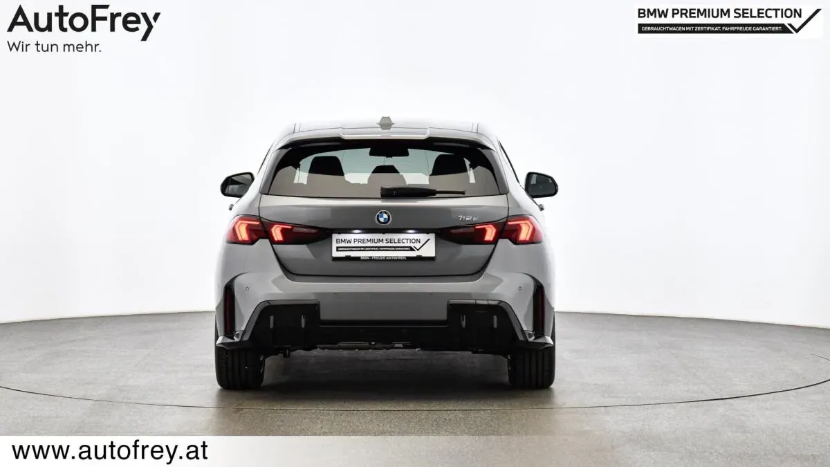 BMW 1 Series 2025 photo 2
