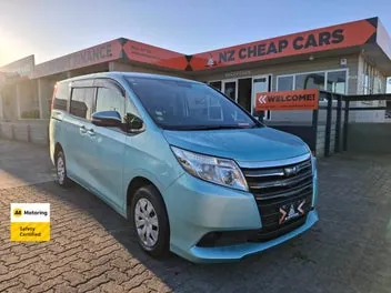 Toyota Noah 2014 photo 2