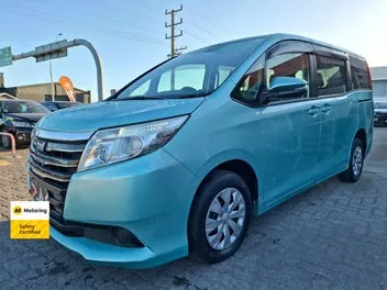 Toyota Noah 2014 photo 4