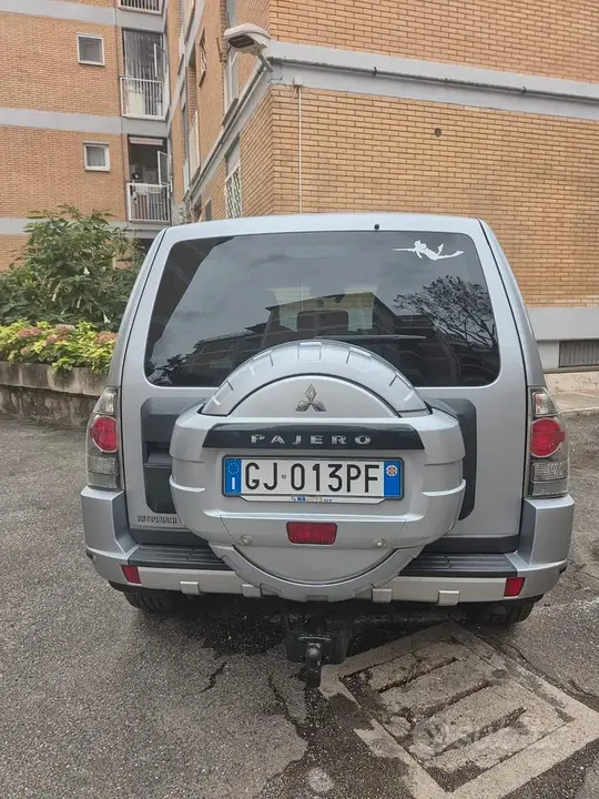 Mitsubishi Pajero 2010 photo 4