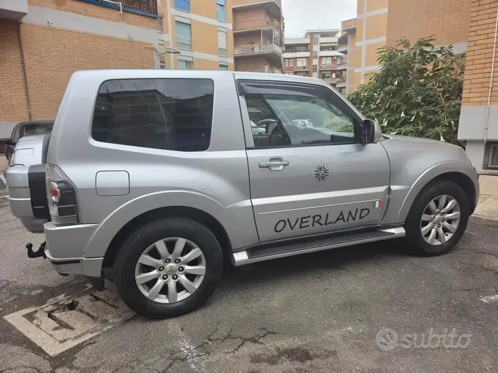 Mitsubishi Pajero 2010 photo 2