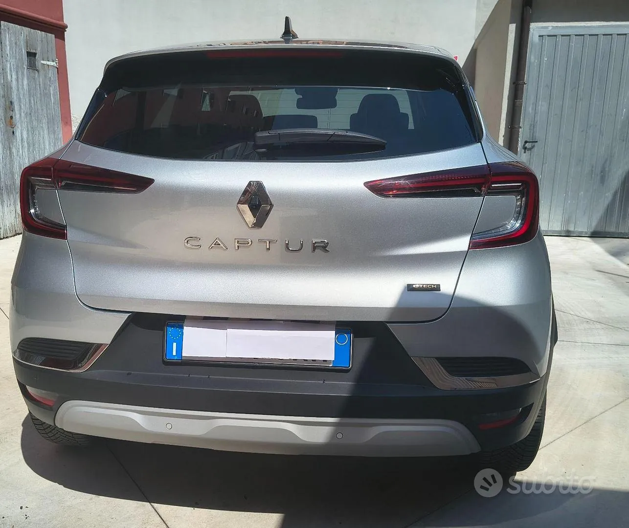 Renault Captur 2023 photo 2