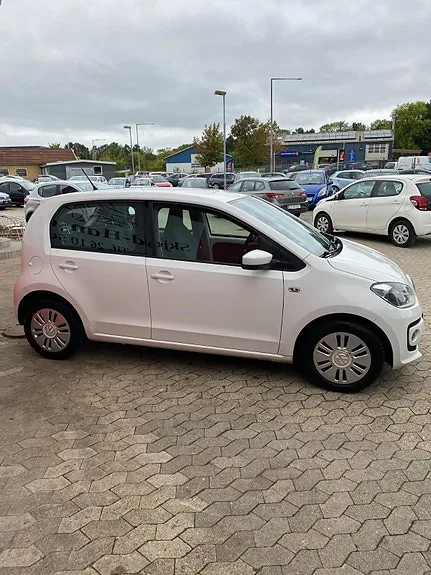 Volkswagen Up 2016 photo 2