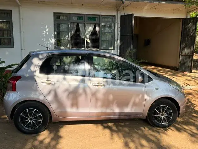 Toyota Vitz 2006 photo 4