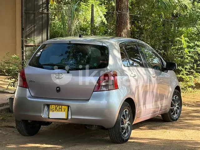 Toyota Vitz 2006 photo 2