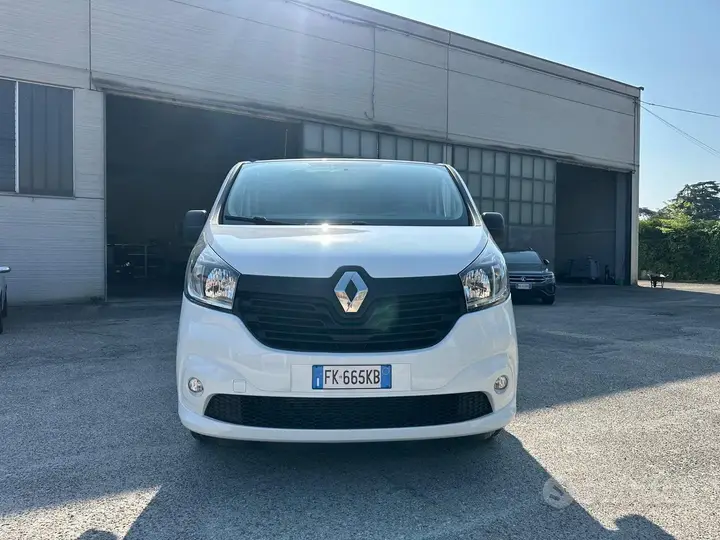 Renault Trafic 2017 photo 2