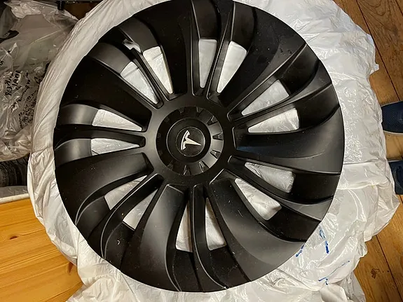 Tesla Model Y 2023 photo 2