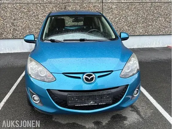 Mazda 2 2011 photo 4