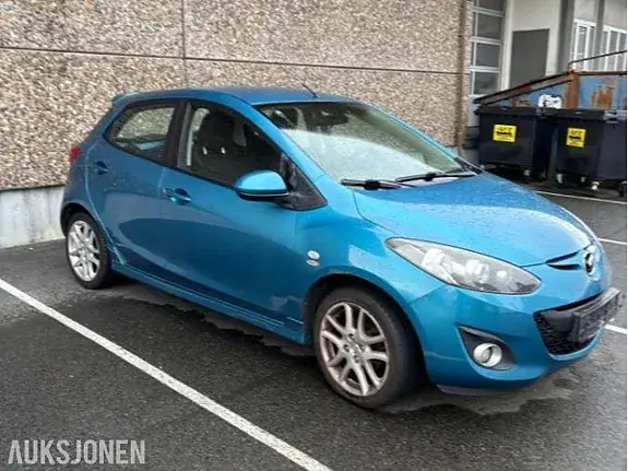 Mazda 2 2011 photo 2