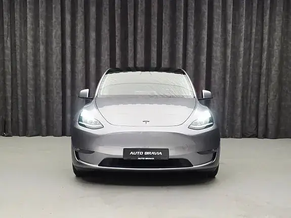 Tesla Model Y 2023 photo 2