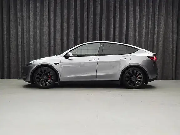 Tesla Model Y 2023 photo 4