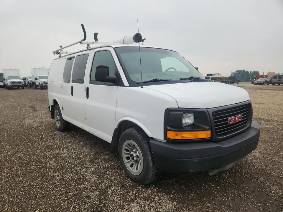 GMC Savana 2011 photo 2