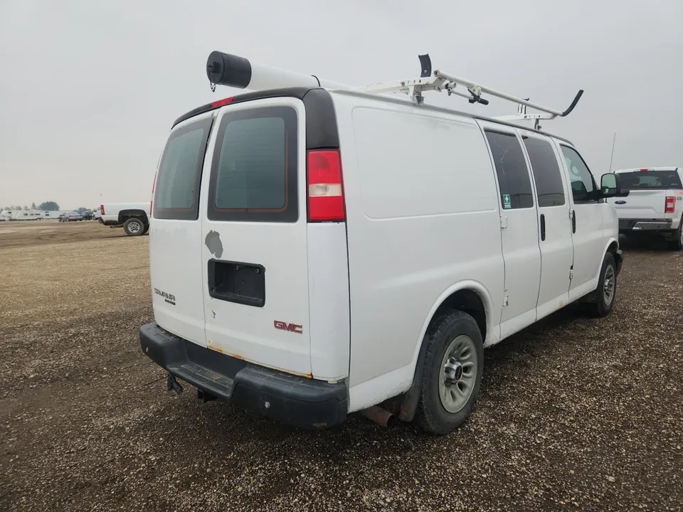 GMC Savana 2011 photo 4