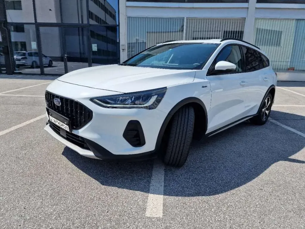Ford Focus 2022 photo 2