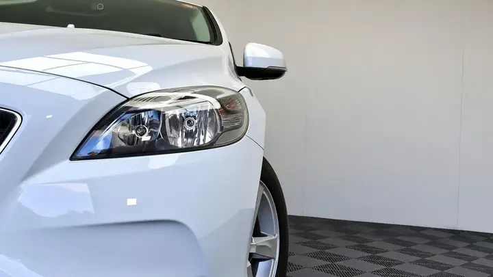 Volvo V40 2013 photo 2