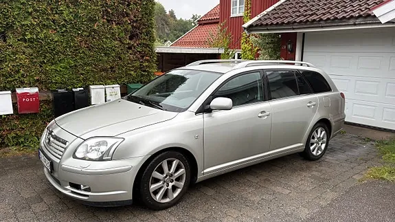 Toyota Avensis 2005 photo 2