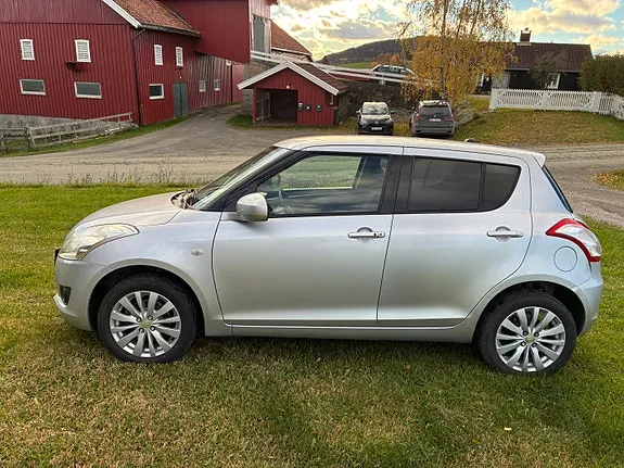 Suzuki Swift 2011 photo 3