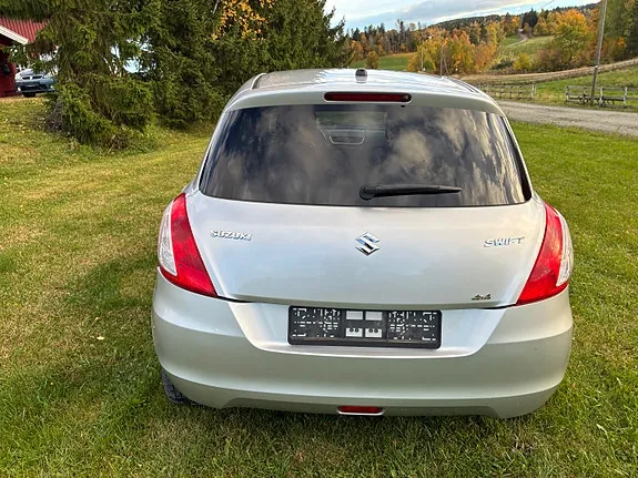 Suzuki Swift 2011 photo 5