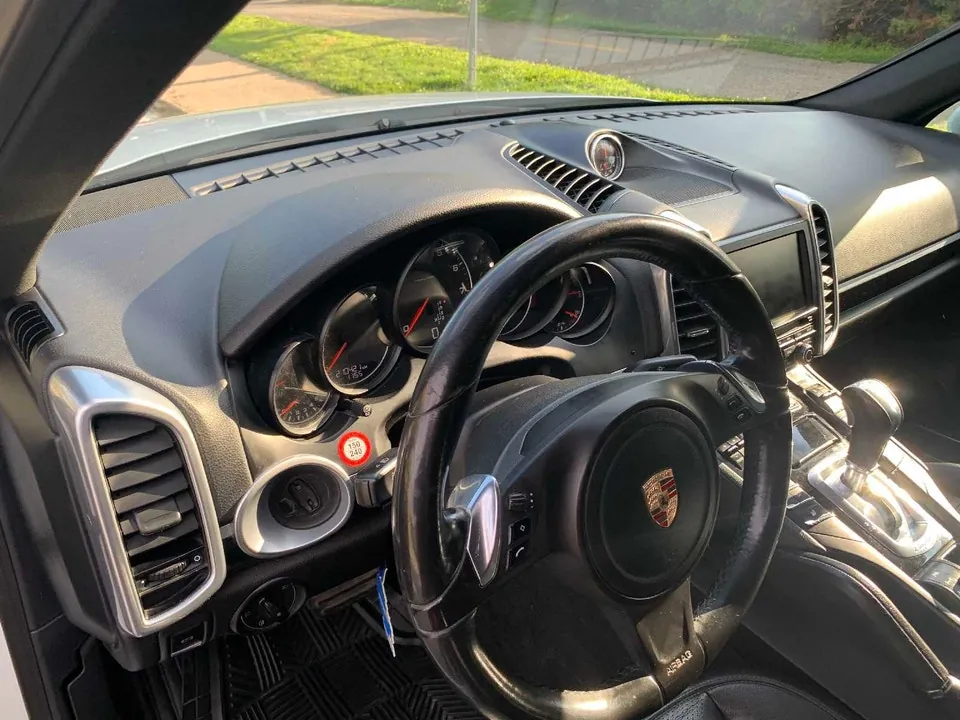 Porsche Cayenne 2013 photo 2