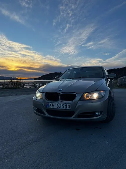 BMW 320D 2009 photo 3