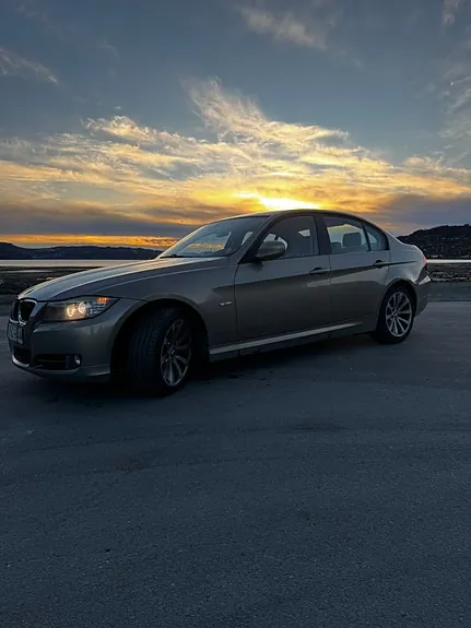 BMW 320D 2009 photo 2