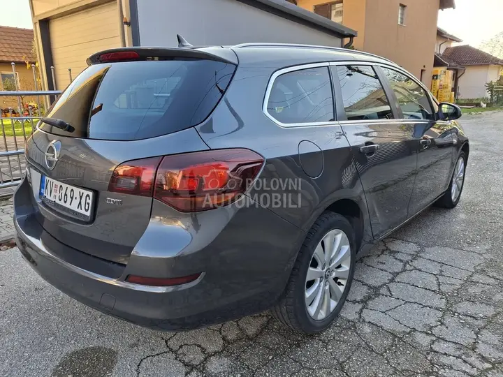 Opel Astra J 2011 photo 3