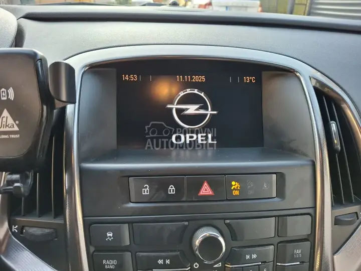 Opel Astra J 2011 photo 4
