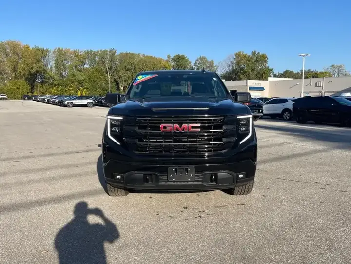 GMC Sierra 1500 2026 photo 2