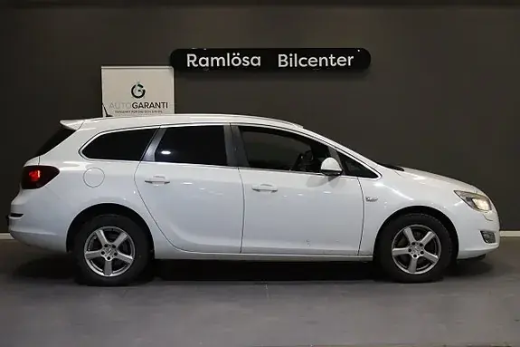 Opel Astra 2012 photo 2