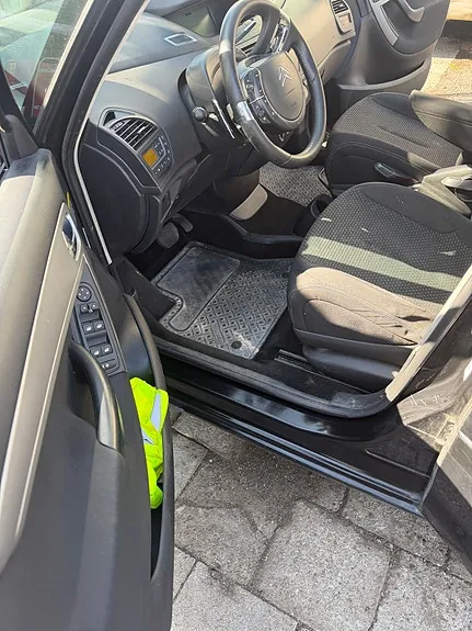 Citroen Grand C4 Picasso 2010 photo 4