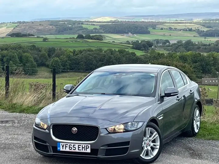 Jaguar Xe 2015 photo 2