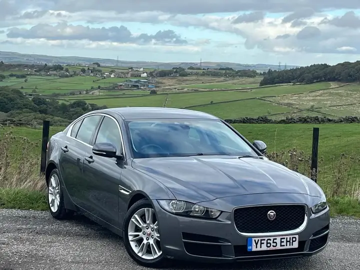Jaguar Xe 2015 photo 3