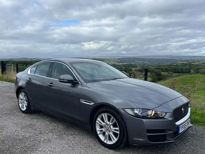 Jaguar Xe 2015 photo 5