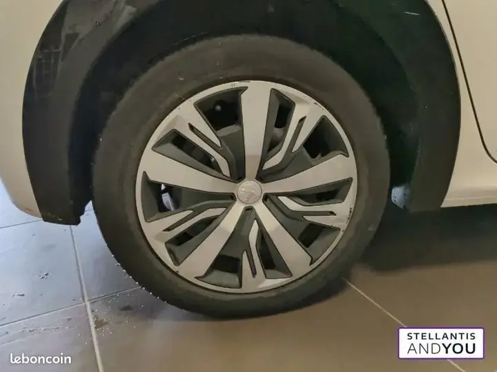 Peugeot 208 2021 photo 4
