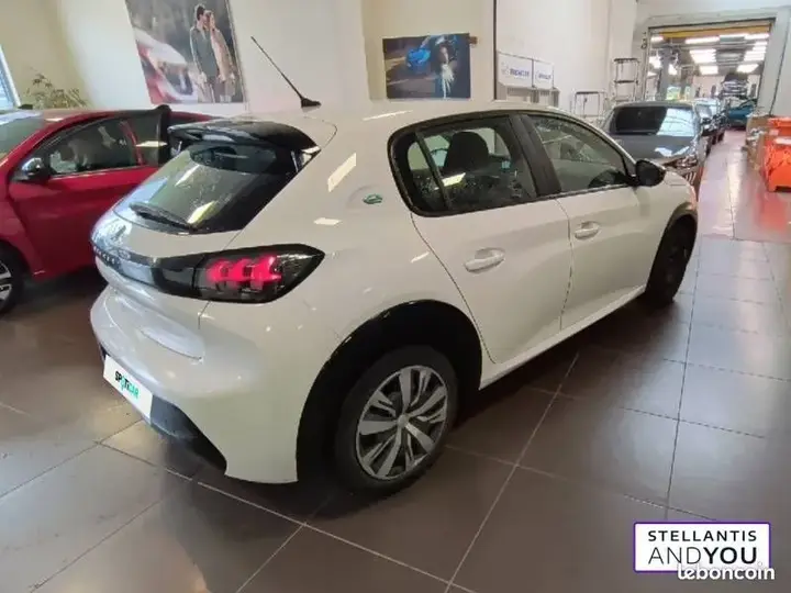 Peugeot 208 2021 photo 3