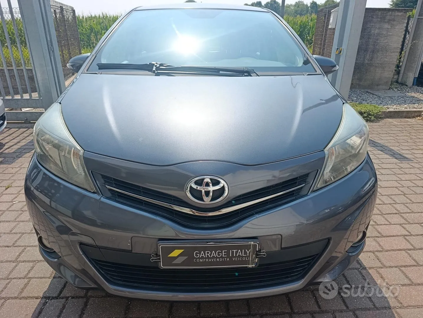 Toyota Yaris 2012 photo 2