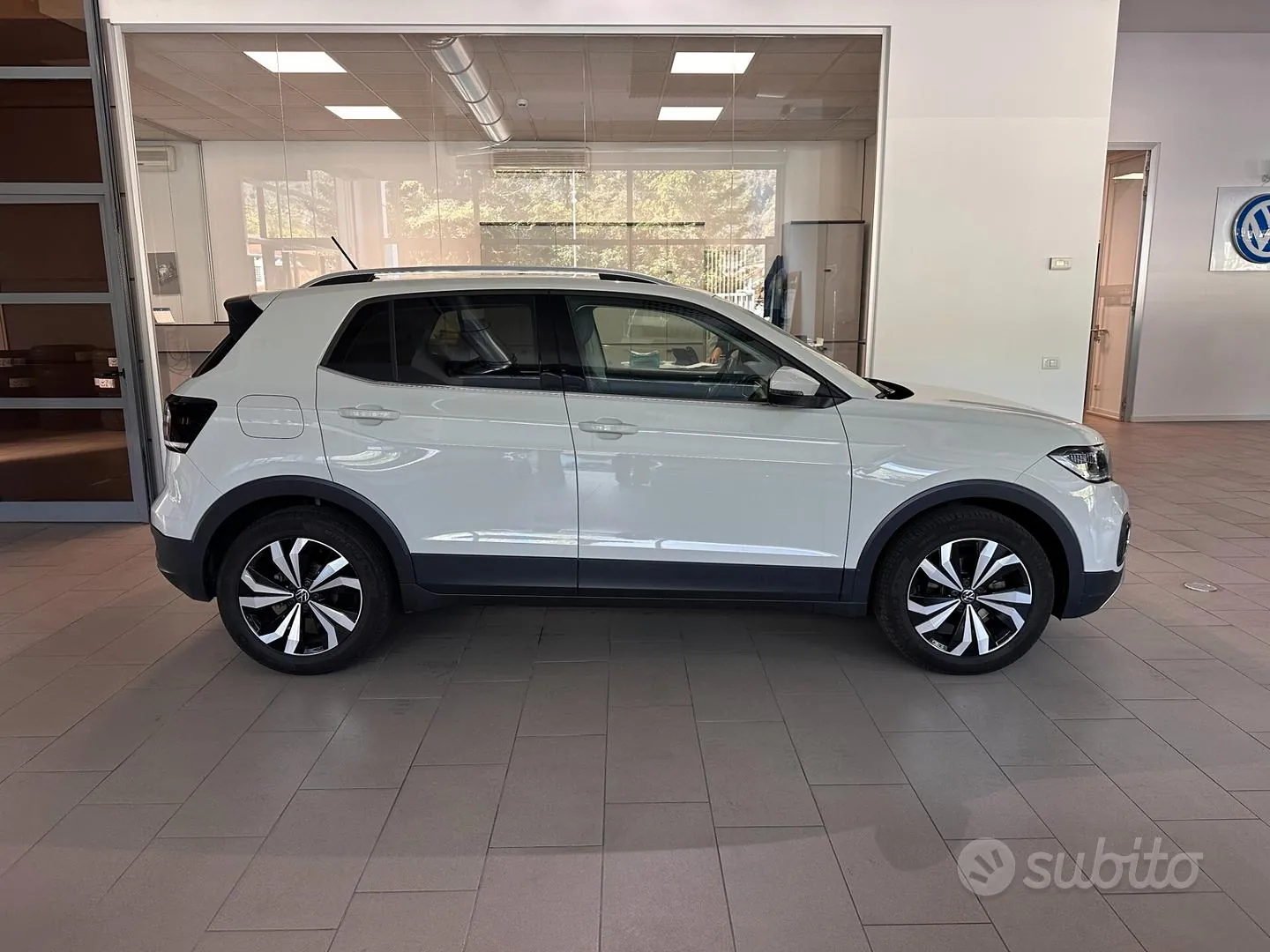 Volkswagen T-Cross 2023 photo 2
