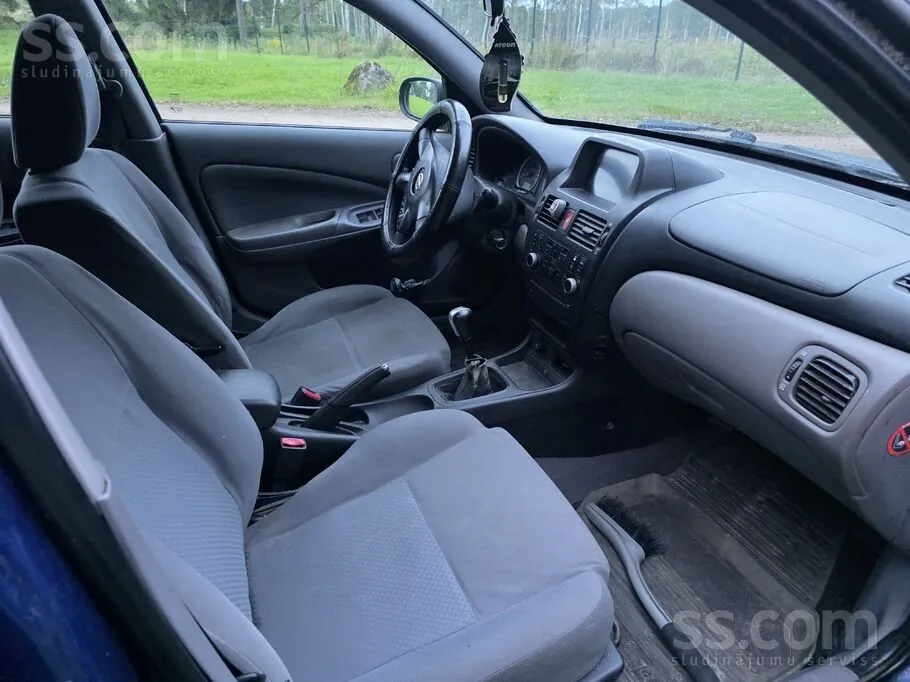Nissan Almera 2003 photo 4