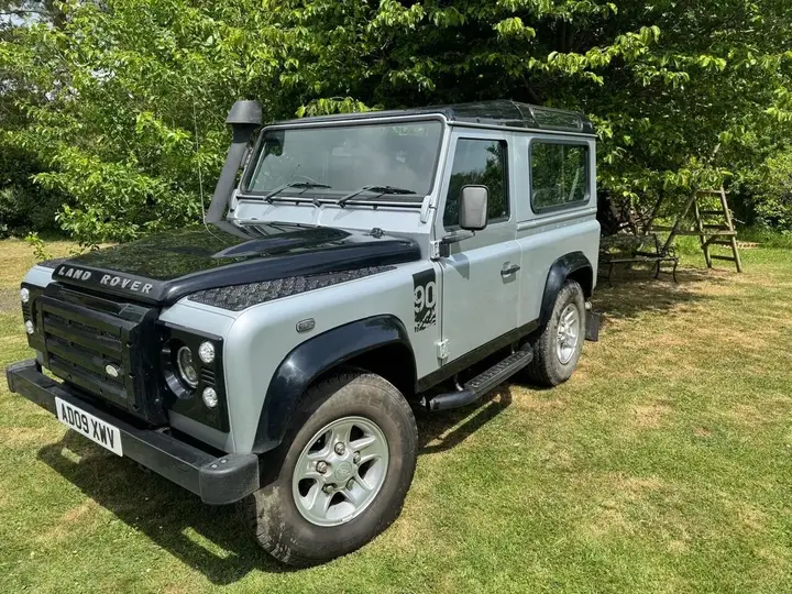 Land Rover Defender 90 2009 photo 3