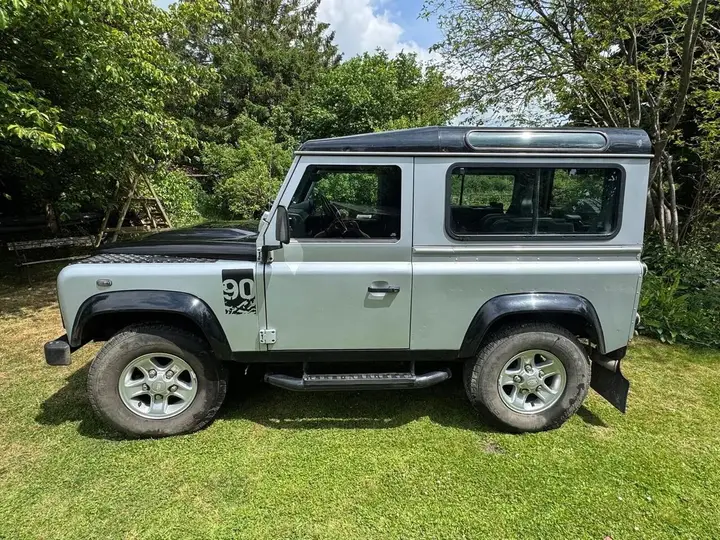Land Rover Defender 90 2009 photo 5