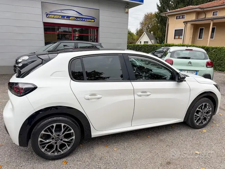 Peugeot 208 2021 photo 2