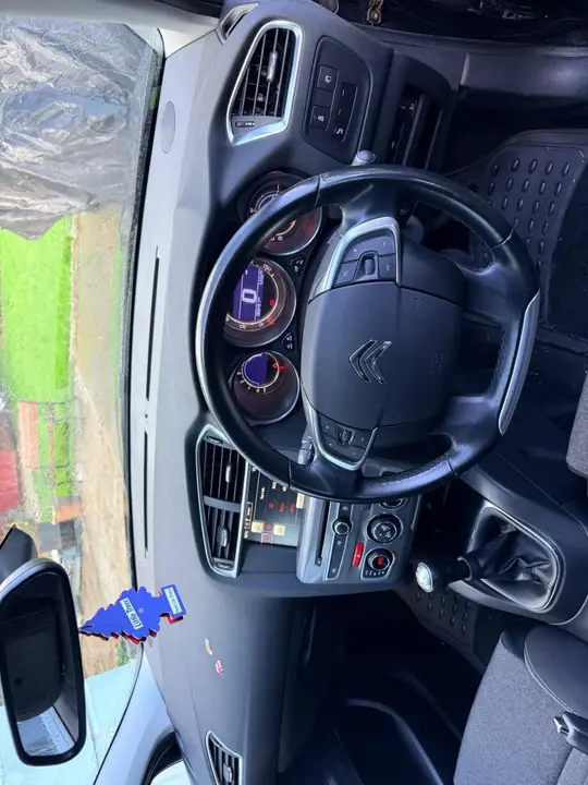 Citroen C4 2015 photo 3