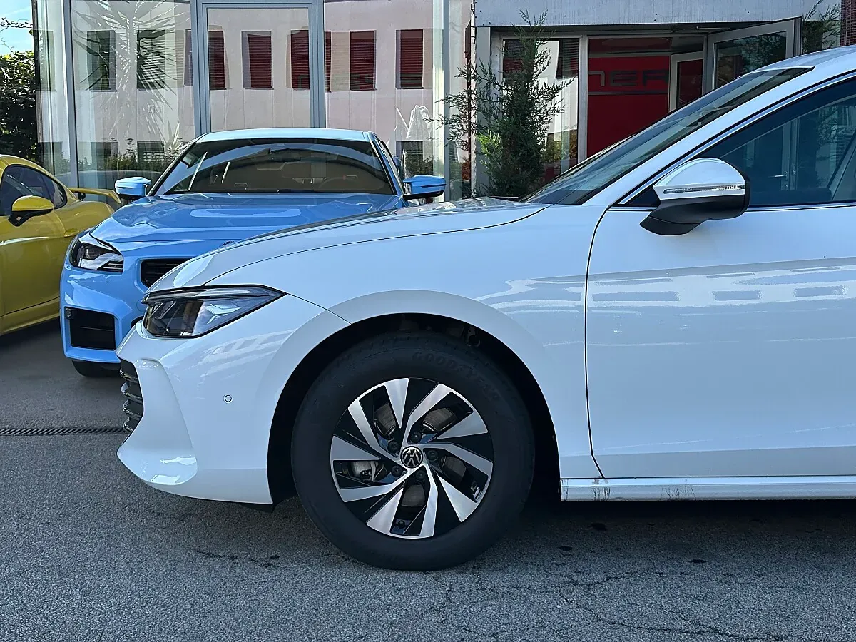 Volkswagen Passat 2024 photo 3
