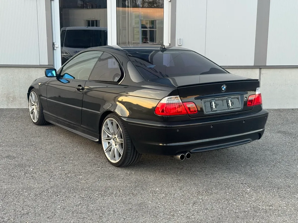 BMW 3 Series 2005 photo 2