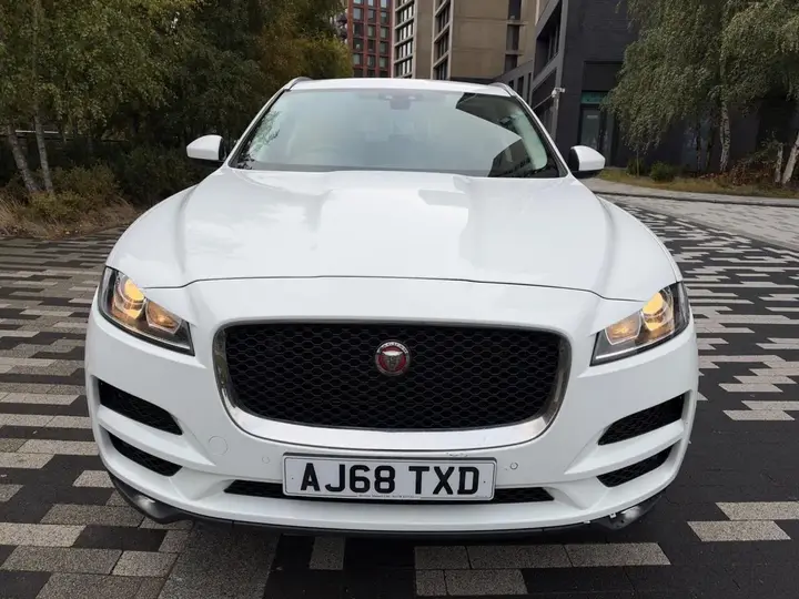 Jaguar F-Pace 2019 photo 2