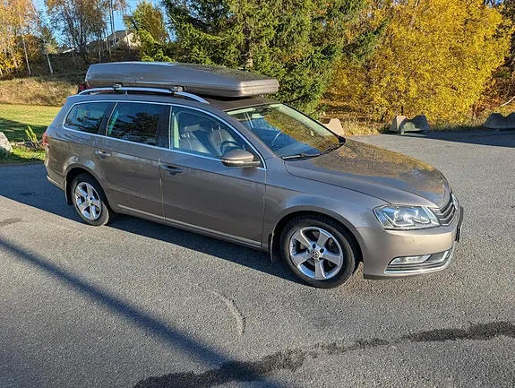 Volkswagen Passat 2012 photo 2