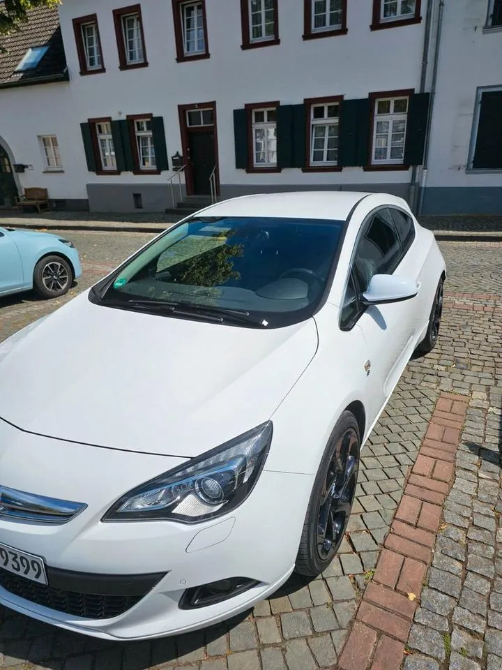 Opel Astra J Gtc