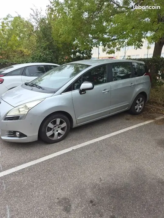 Peugeot 5008 2013 photo 3
