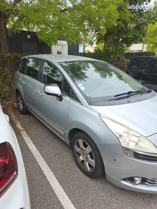 Peugeot 5008 2013 photo 2